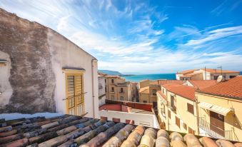 Cefalu in Blu