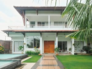 Villa Prambanan Jogja with Private Swimming Pool by Simply Homy