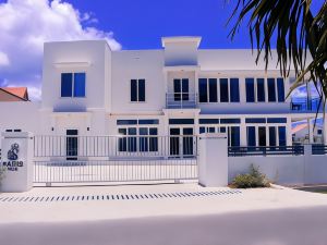 3Bd Luxury Villa Located in Prime Loc