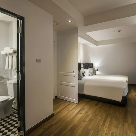 First House Hotel Bangkok Отели рядом с достопримечательностью «Патумван»