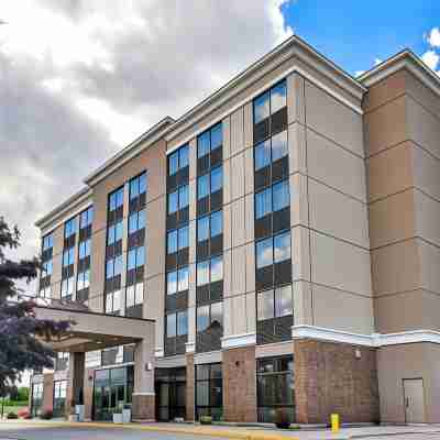 DoubleTree by Hilton Kitchener Hotel Exterior