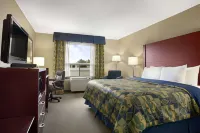 Travelodge by Wyndham Oshawa Whitby Hôtels à : Municipalité régionale de Durham