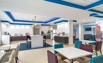 La Quinta Inn & Suites by Wyndham Latham Albany Airport