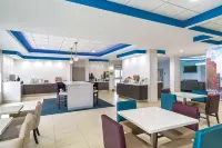 La Quinta Inn & Suites by Wyndham Latham Albany Airport Các khách sạn ở Troy