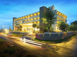 Treepark Hotel Karawang