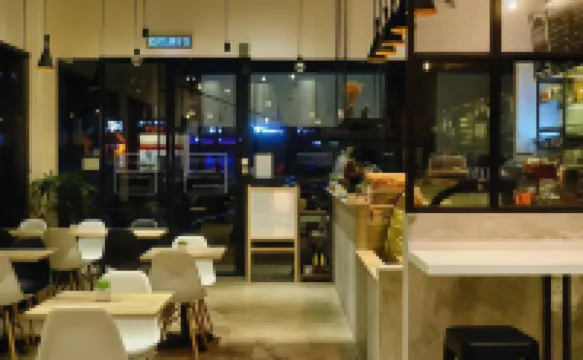 沙裏頓酒店-阿爾瑪 大山腳酒店