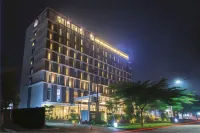 Swiss-Belinn Cikarang Hotels near MASJID Baitul Manshurin (LDII)