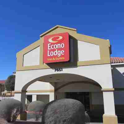 Econo Lodge Inn & Suites Hotel Exterior