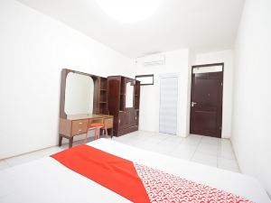 OYO 93682 Blessing's Kediri Homestay（OYO 93682 ブレッシングズケディリ・ホームステイ）