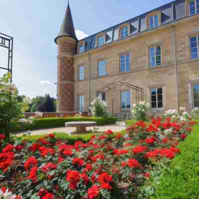 Domaine et Château de Valinches - Hôtel & Restaurant Hotel Exterior