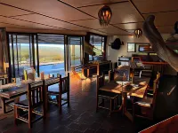 Aloegrove Safari Lodge โรงแรมในออตจิวารองโก