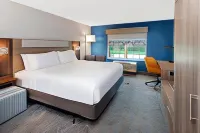 Holiday Inn Express & Suites Port Washington Hotel a Grafton