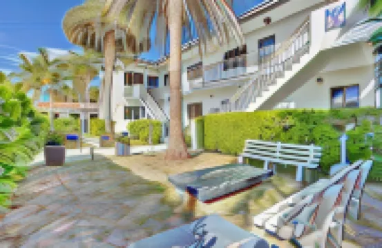 Waves on Walnut - Beach Access Hotels near Hollywood Parasail