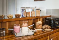 Noah's Stanley Luxury Bed and Breakfast - Kitchenette