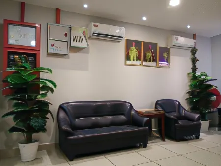 Amigo Hotel Отели в г. Сери-Искандар