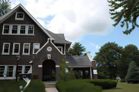 Iowa House Hotels in Ames