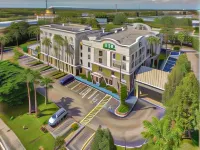 Holiday Inn Express & Suites Clearwater/US 19 N Hotels near Chi Chi Rodriguez Golf Club