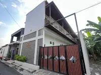 Nofrah House Syariah Mitra RedDoorz Hotel di Colomadu