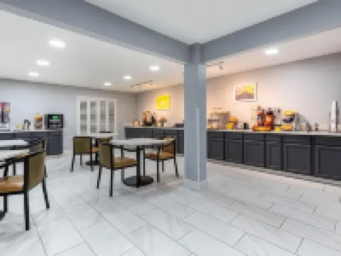Days Inn by Wyndham Granbury Hotels in Hood County