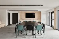 Slackline Moab, Outset Collection by Hilton