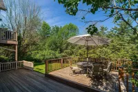 Bright and peaceful Galena retreat. Near amenities and Chestnut