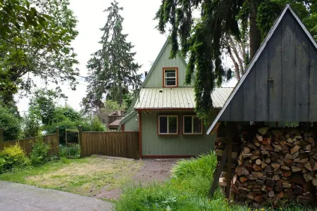 Waterfront Vashon Home with Amazing View