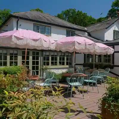 High Corner Inn Hotel Exterior