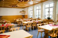 Wallfahrts-Gaststätte Heilbrünnl Hotels in Roding