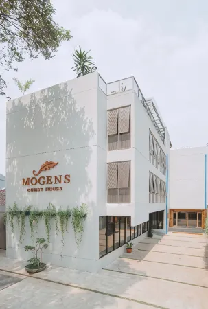 Mogens Guesthouse Отели рядом с достопримечательностью «Bandung tour on bus (Bandros)»