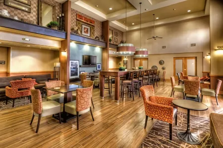 Hampton Inn & Suites Kalamazoo/Oshtemo Отели в г. По По