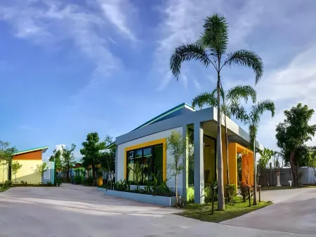 Check in Hotel and Resort Отели рядом с достопримечательностью «Салакэуку»