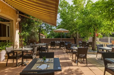 Logis Hotel Noemys Pont de l'Etoile