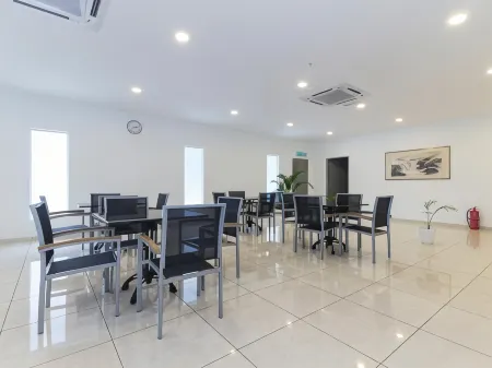 Fumah Hotel Kepong Отели рядом с достопримечательностью «KL Tzu-Chi Jing Si Hall»