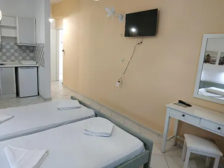 Renia Studios -Studio for 2 Pers with a Swimming Pool.