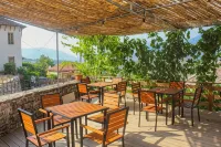 Silver Hill Guesthouse - Homestays