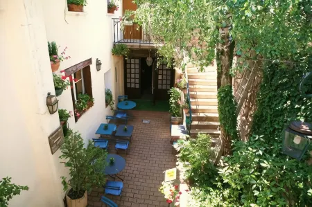 Hotel de Bourgogne Отели в г. Преси-Су-Тиль