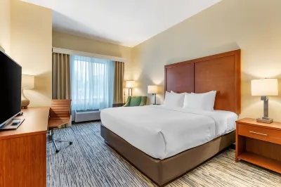 Comfort Inn & Suites West des Moines Hotels near Clive Elementary School