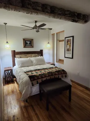Birch Suite at Colden Lodge A Cozy Private 1Br Suite With Hot Tub on Lake Flower