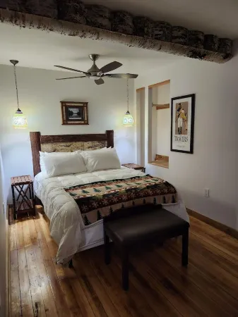 Birch Suite at Colden Lodge A Cozy Private 1Br Suite With Hot Tub on Lake Flower Отели в г. Саранак Лейк