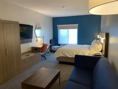 Holiday Inn Express & Suites Plymouth Hôtels à : Tyner