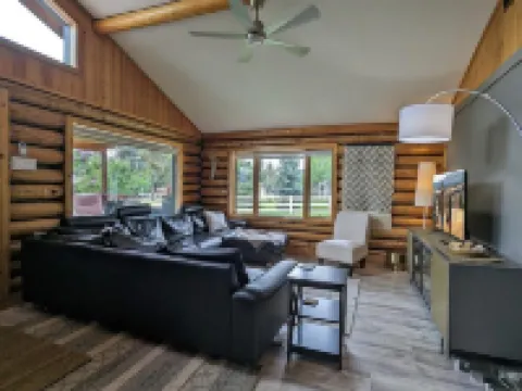 Comfortable Log Cabin w/AC ~ Downtown Seeley Lake!