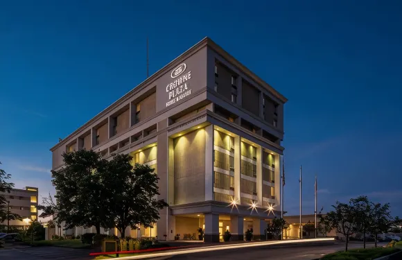 Crowne Plaza Suites 匹茲堡南