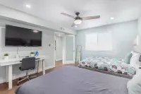 Gorgeous Condo by Fashion Square/Old Town w/pool