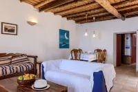 Waveside Sanctuary - Luxurious Seastone Villa - 4-Star
