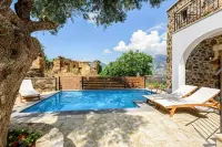 Minos Country Living Apartments - مسبح خاص