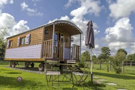 Les Roulottes de la Brauderie Отели в г. Сабле-Сюр-Сарт