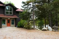 Fairy Bay Lakehouse Hotels in Huntsville