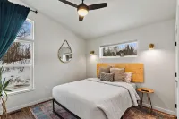 Cozy Bluff Getaway  with Hot Tub Hotels in Wasilla