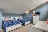#154 Kater's Kabin 3-Condo near large pool & Gorge shuttle-book separately