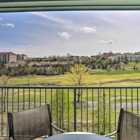 < 1 Mi to Strip! Golfer's Oasis w/ Pool in Branson